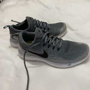 Great condition Womens Nike free run distance 2